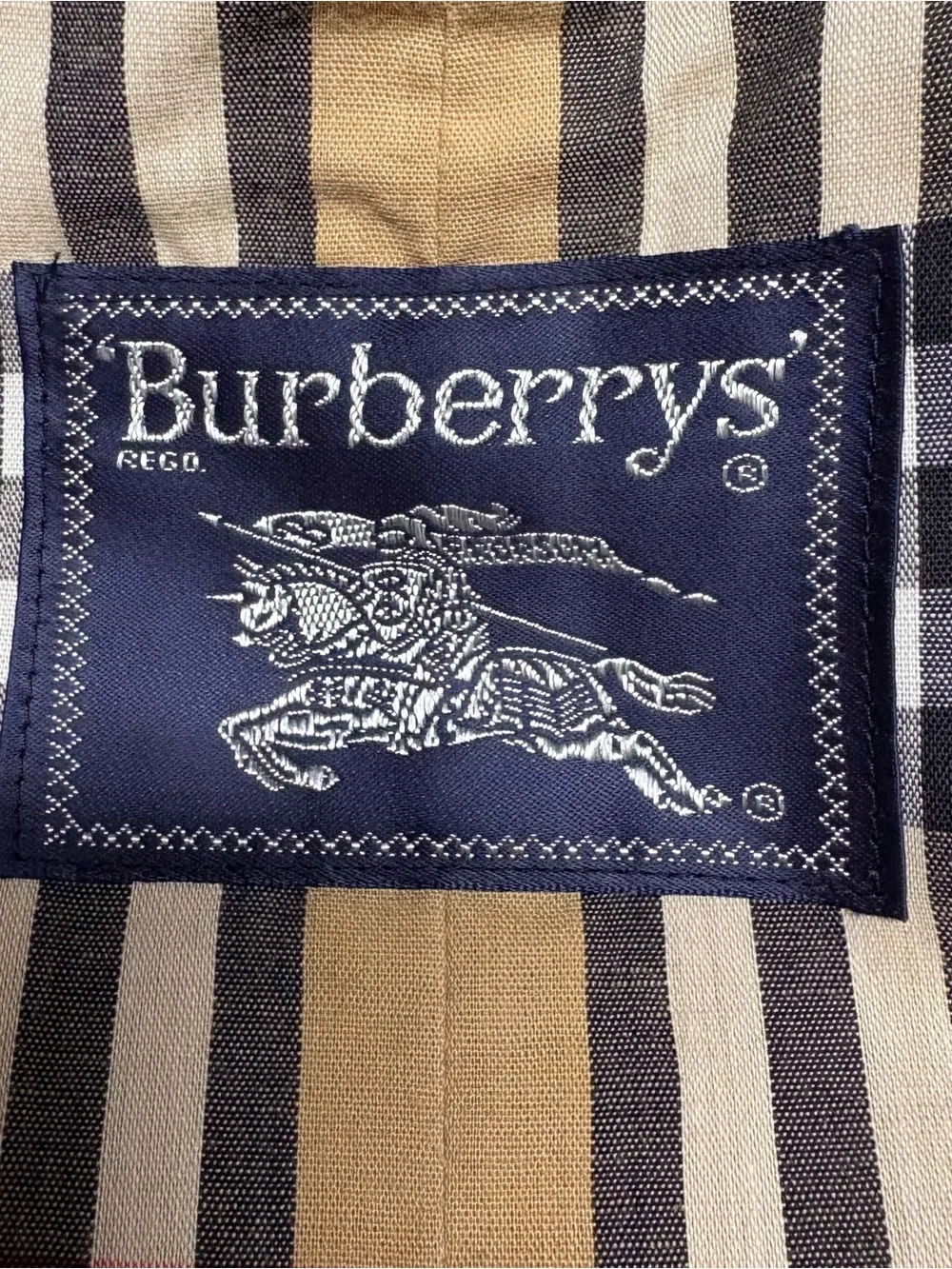 Burberry trench coat. - Picture 10 of 14